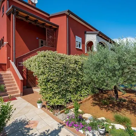 Iva House With Apartment