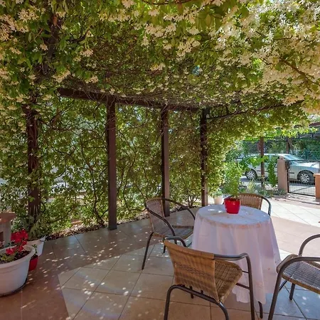 Iva House With Apartamento